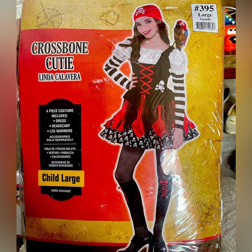 Crossbone Cutie / Linda Calavera